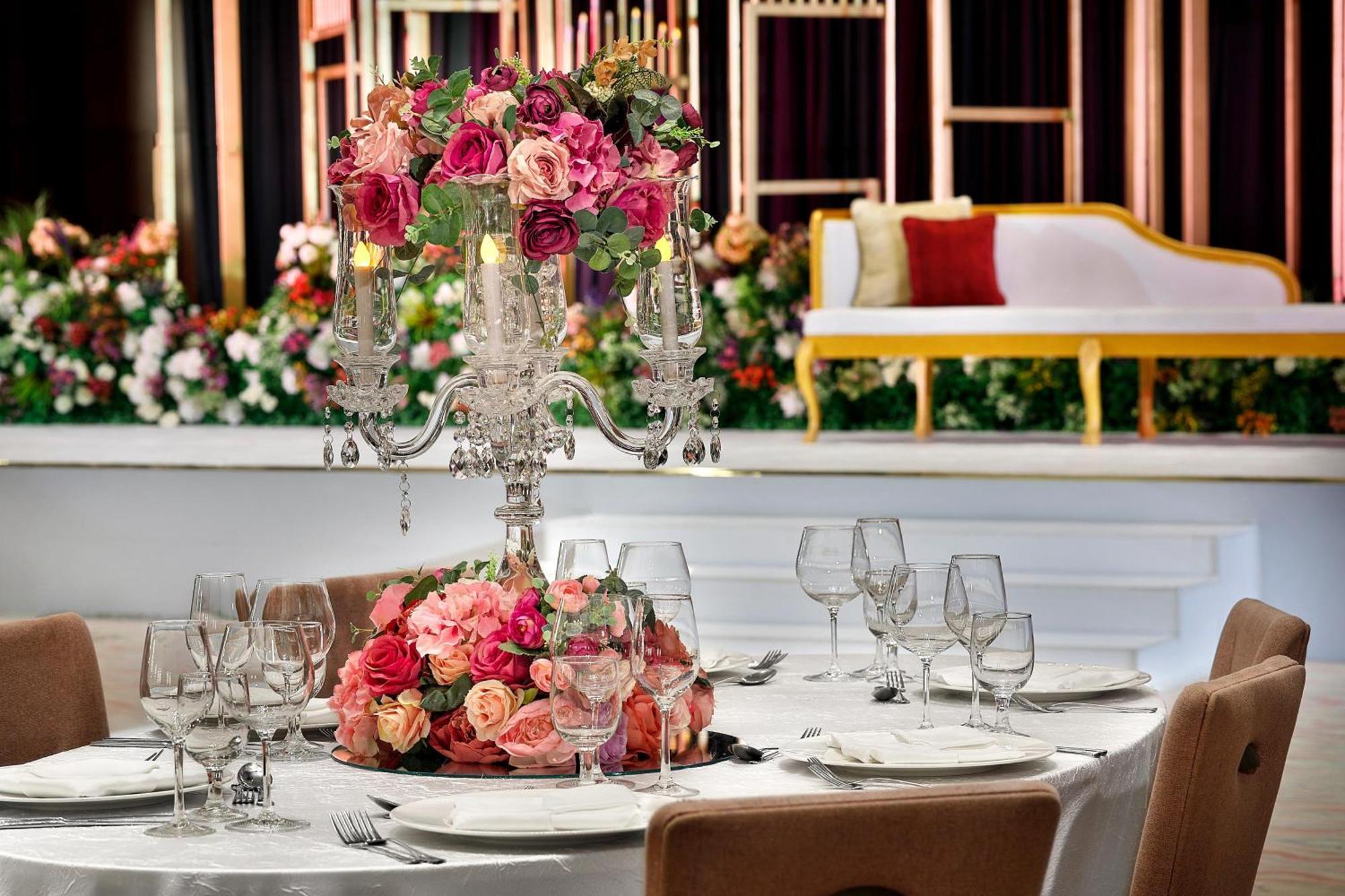 Ajman Saray, A Luxury Collection Resort, Ajman Ngoại thất bức ảnh A table set for a wedding reception