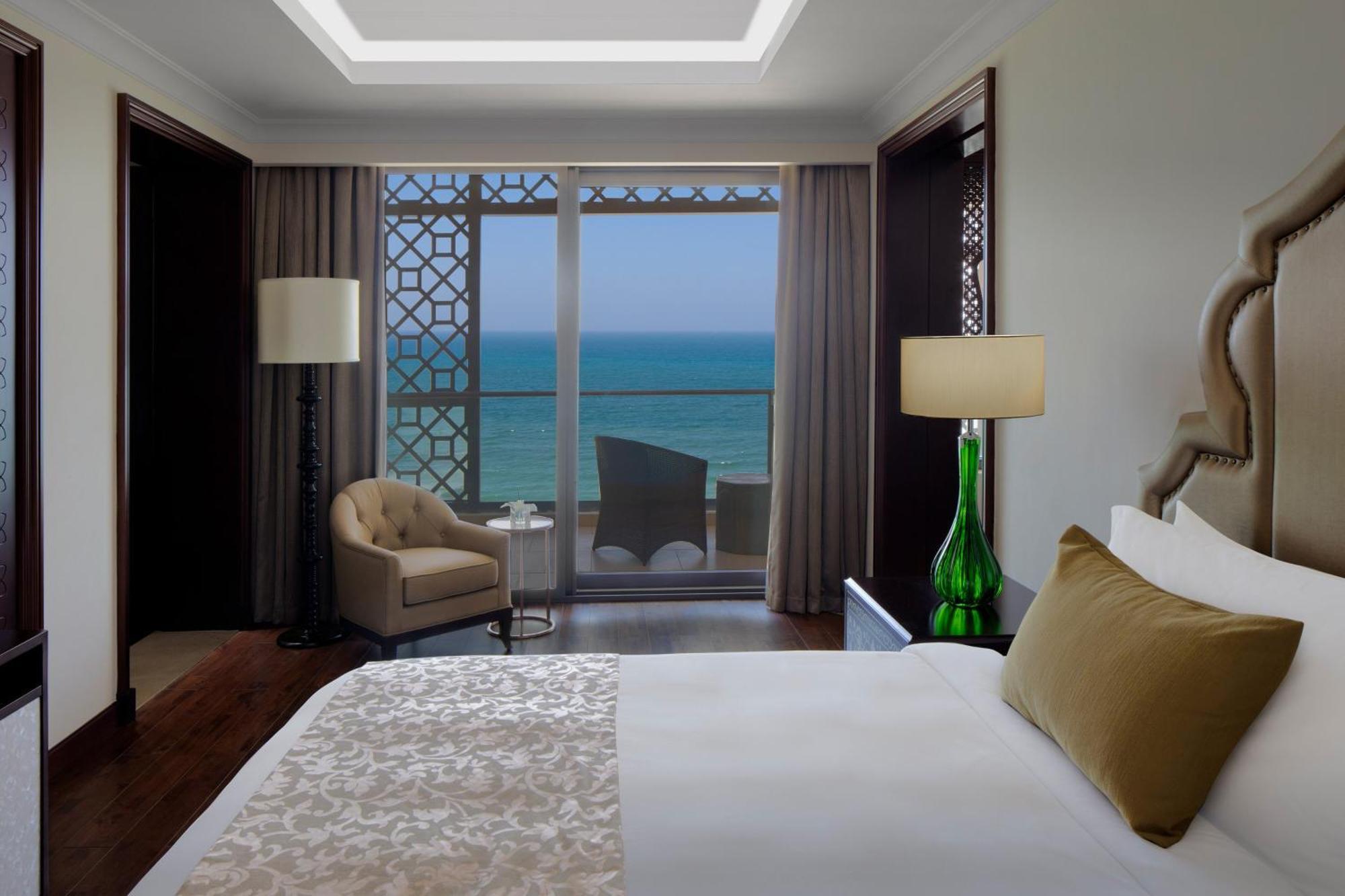 Ajman Saray, A Luxury Collection Resort, Ajman Ngoại thất bức ảnh A bedroom at the hotel