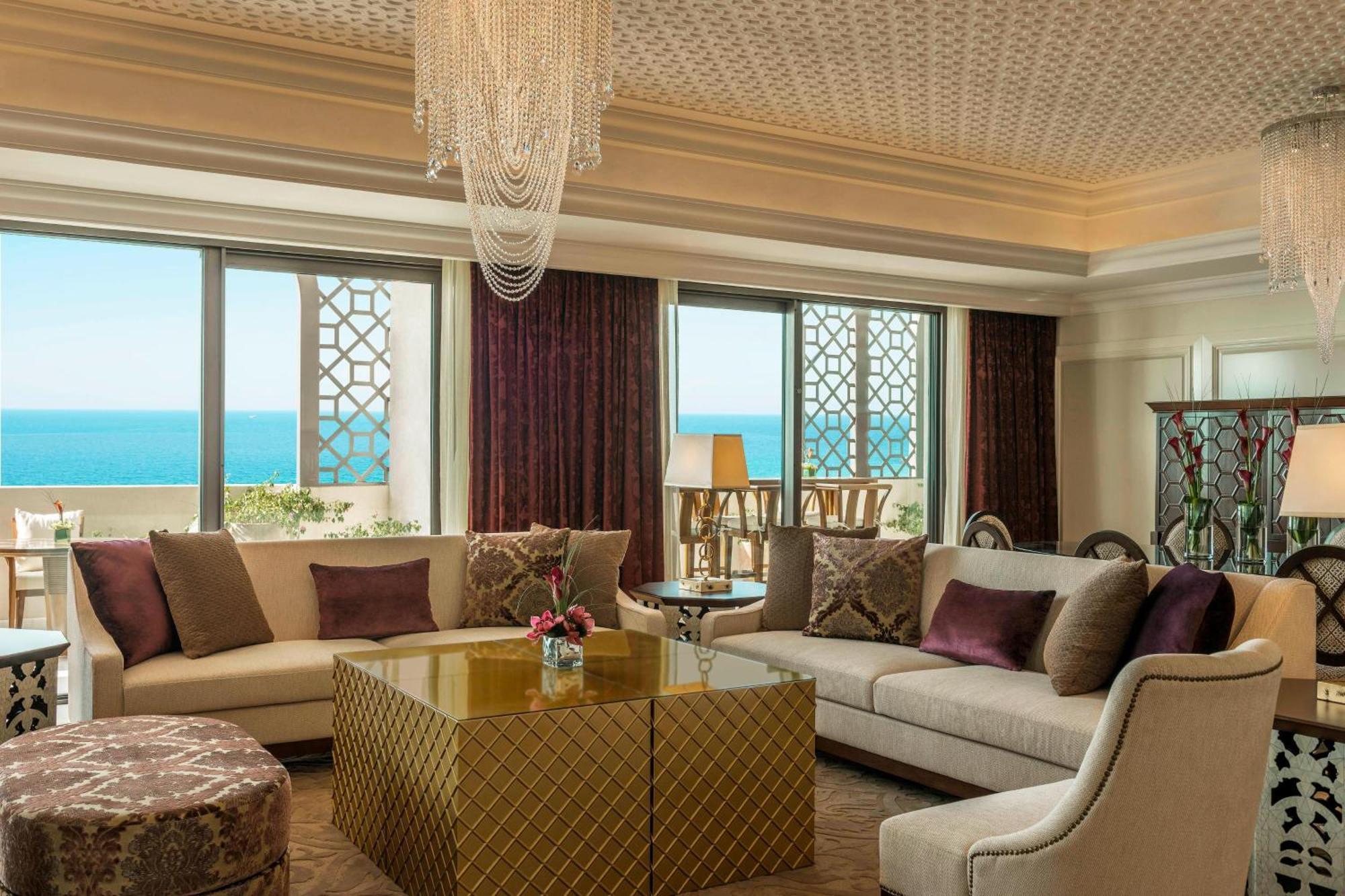 Ajman Saray, A Luxury Collection Resort, Ajman Ngoại thất bức ảnh A living room at the Atlantis, The Royal